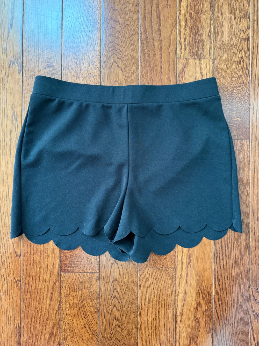 Express Black Scalloped Hem Women's Shorts